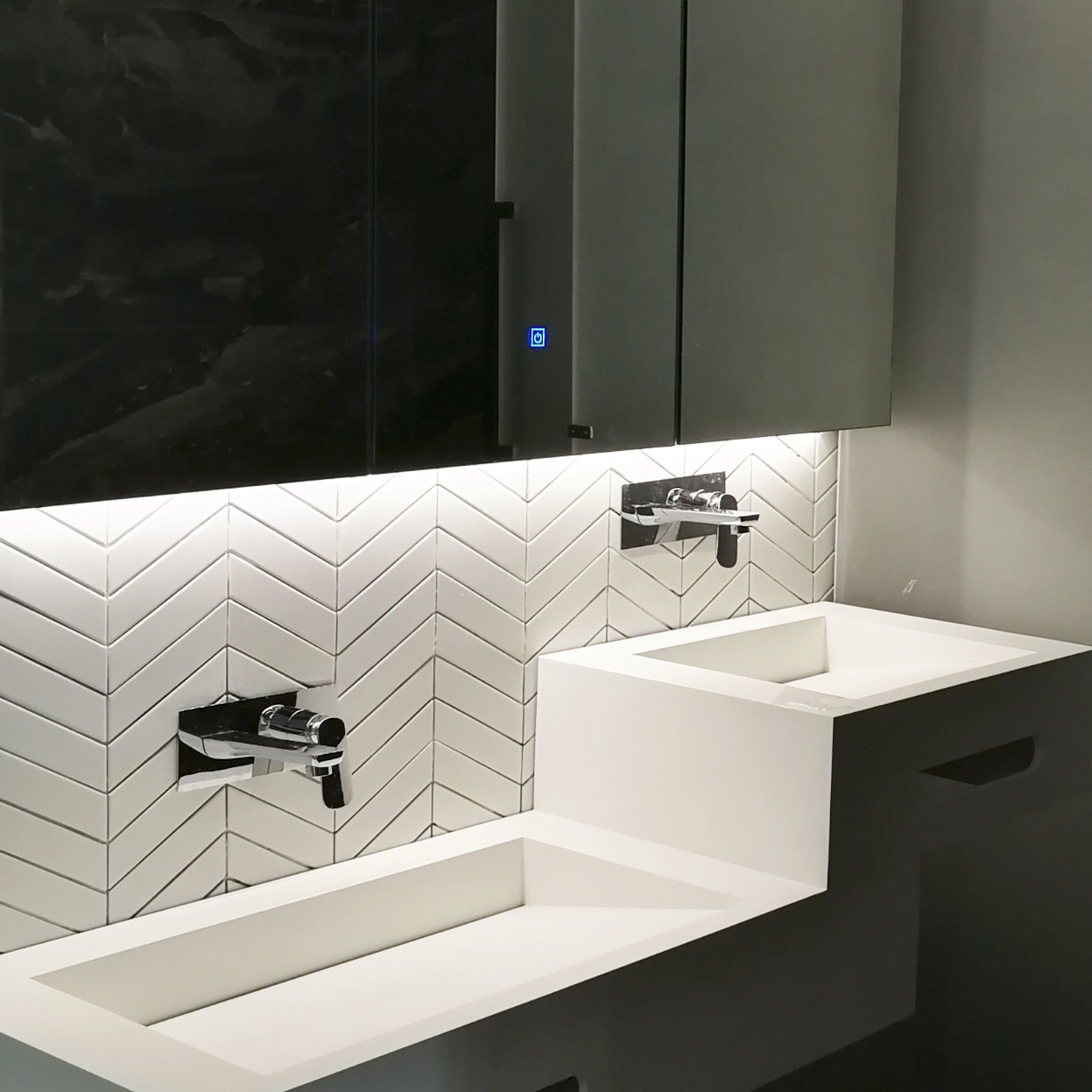 水鹿-洗面－面盆龙头－水鹿墙出水面盆龙头——小飞