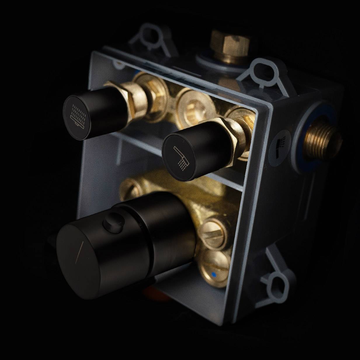 水鹿-淋浴－恒温－水鹿入墙暗藏淋浴系统黑钻+白钻